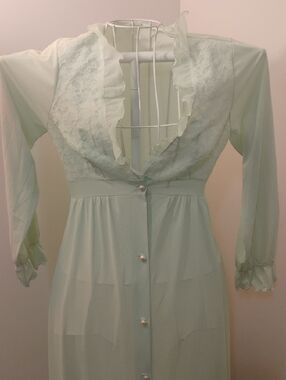 Sexy Low Cut Ladies Lounge Wear Beautiful Lace See Through Robe